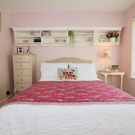 Aston Henry James Stunning One Bedroom Apartment In Royal Виндзор Экстерьер фото